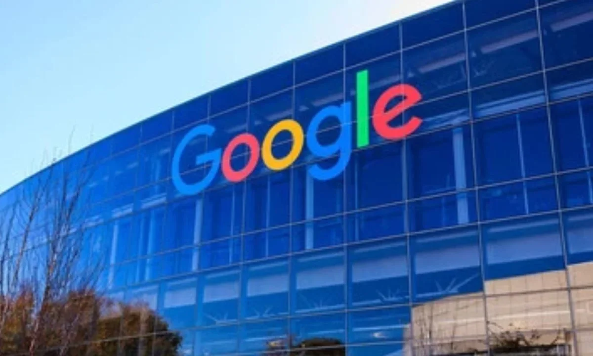 Usuarios acusan a Alphabet, empresa matriz de Google, de ser responsable de un sistema de recopilación datos sin el consentimiento de los dueños
