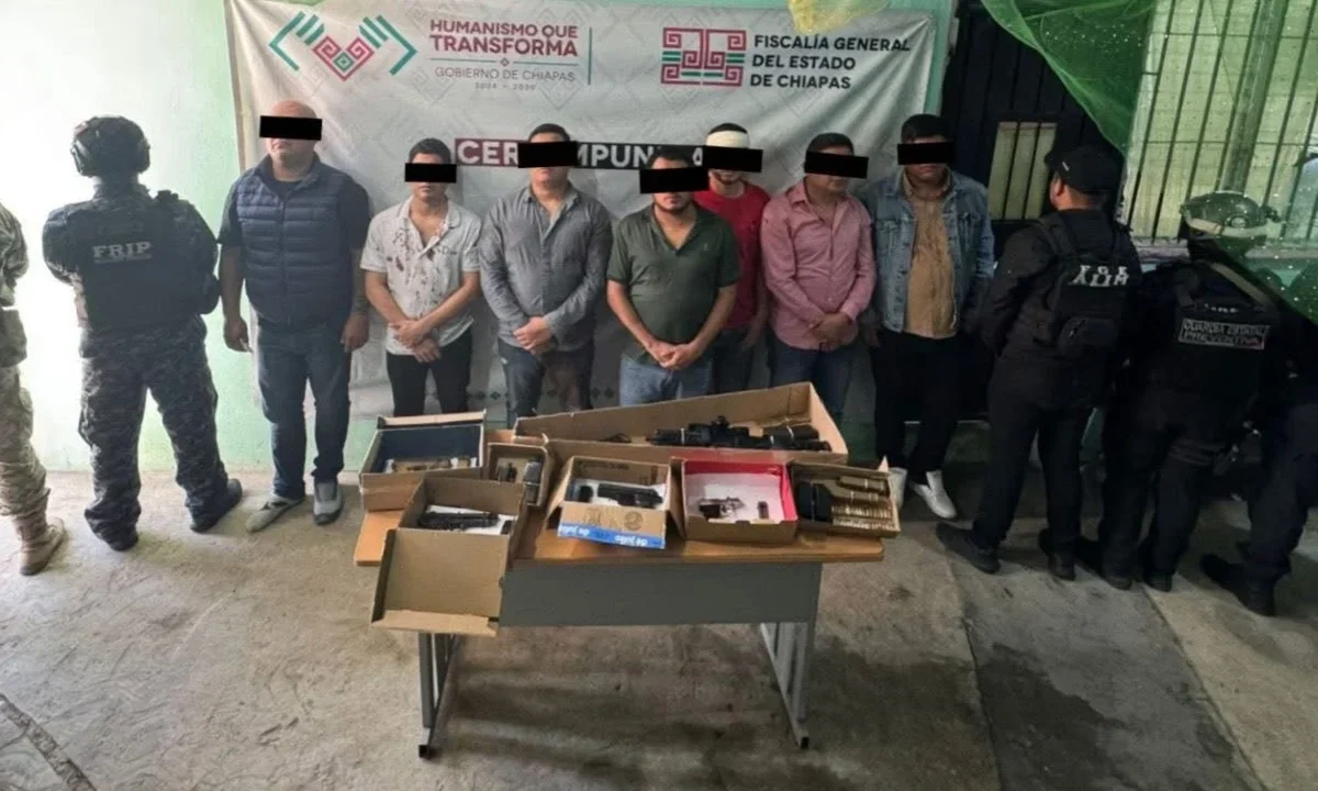 Nueve presuntos integrantes del Cártel de Sinaloa fueron detenidos en San Cristóbal de las Casas, Chiapas, durante operativo.