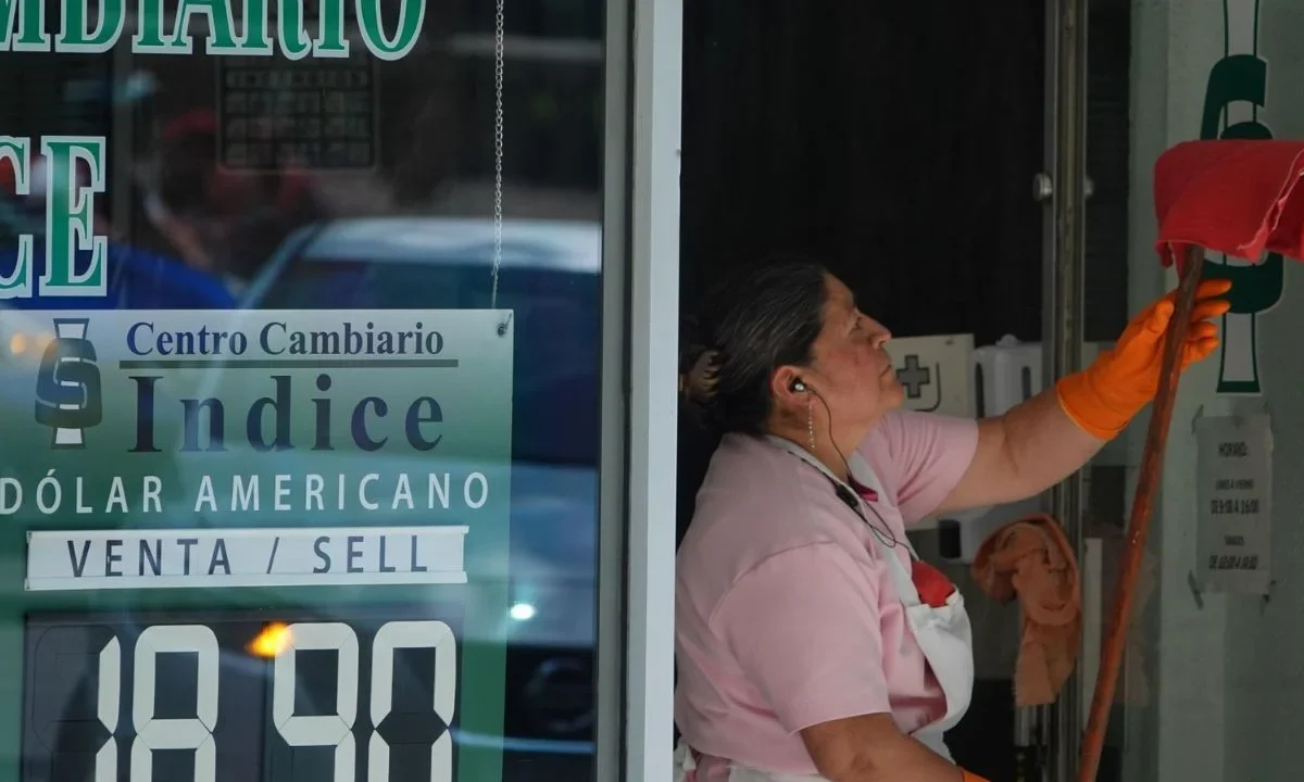 Peso oscila en los 18.66 unidades por dólar