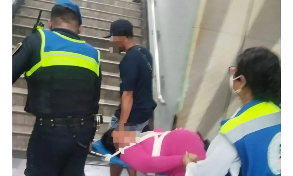 Uniformados capitalinos coordinaron los servicios prehospitalarios para brindar el apoyo a una mujer embarazada en la estación Guerrero