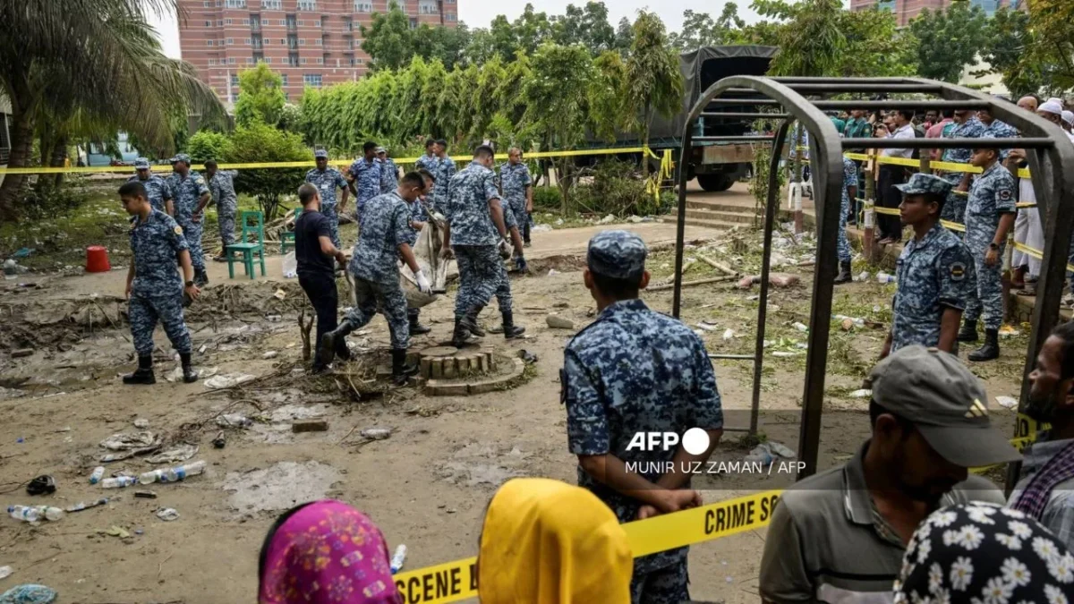 Suman 27 los muertos por caída de un avión militar sobre una escuela en Bangladesh