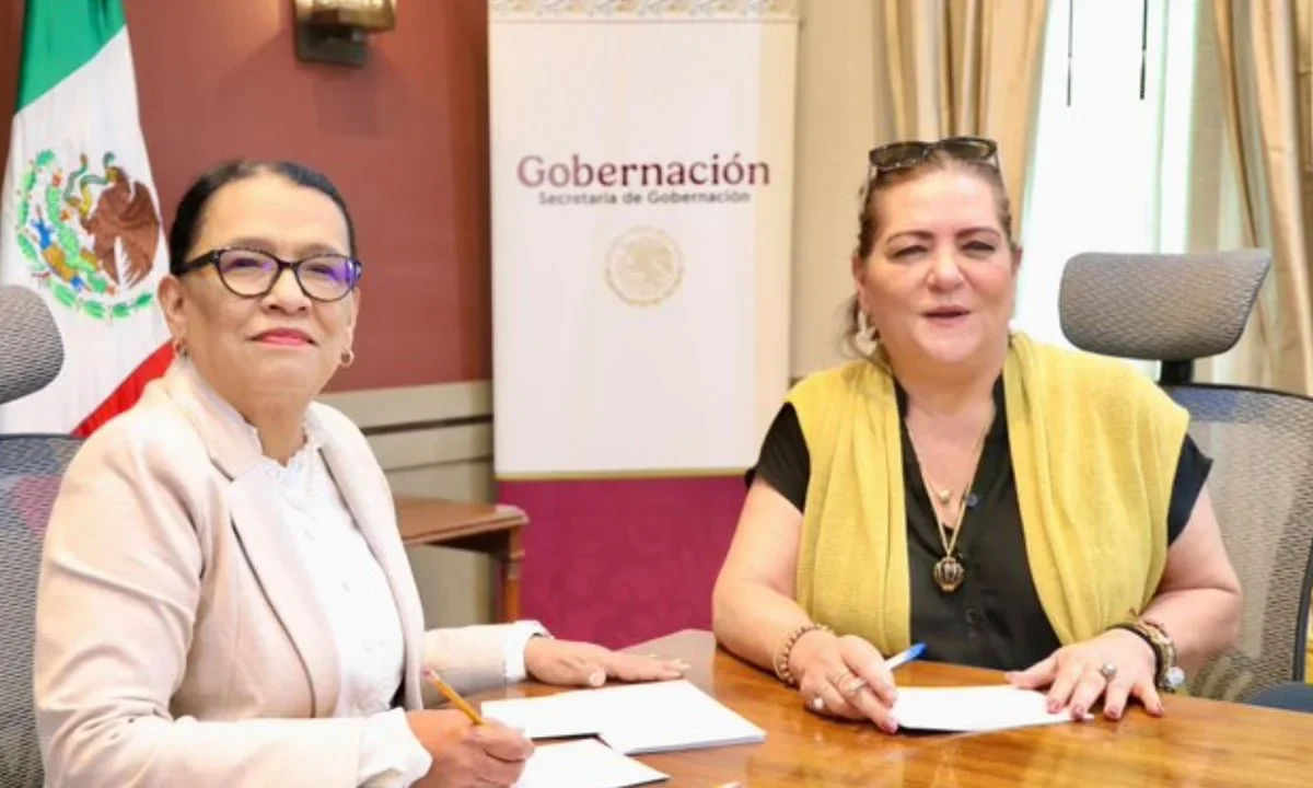 Guadalupe Taddei (INE) y Rosa Icela Rodríguez (Segob) se reúnen para platicar sobre futuros procesos electorales.