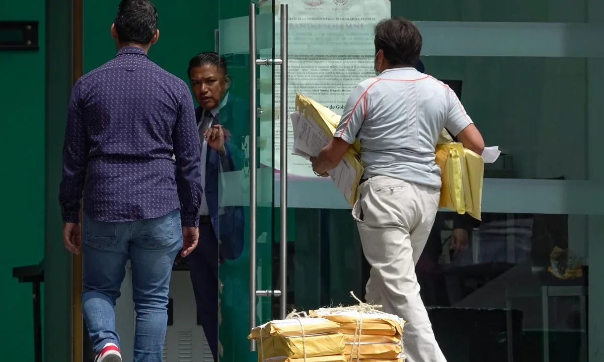Torres de lo que aprenta ser archivo llegó al Poder Judicial de la Ciudad de México luego de seis semanas de paro.