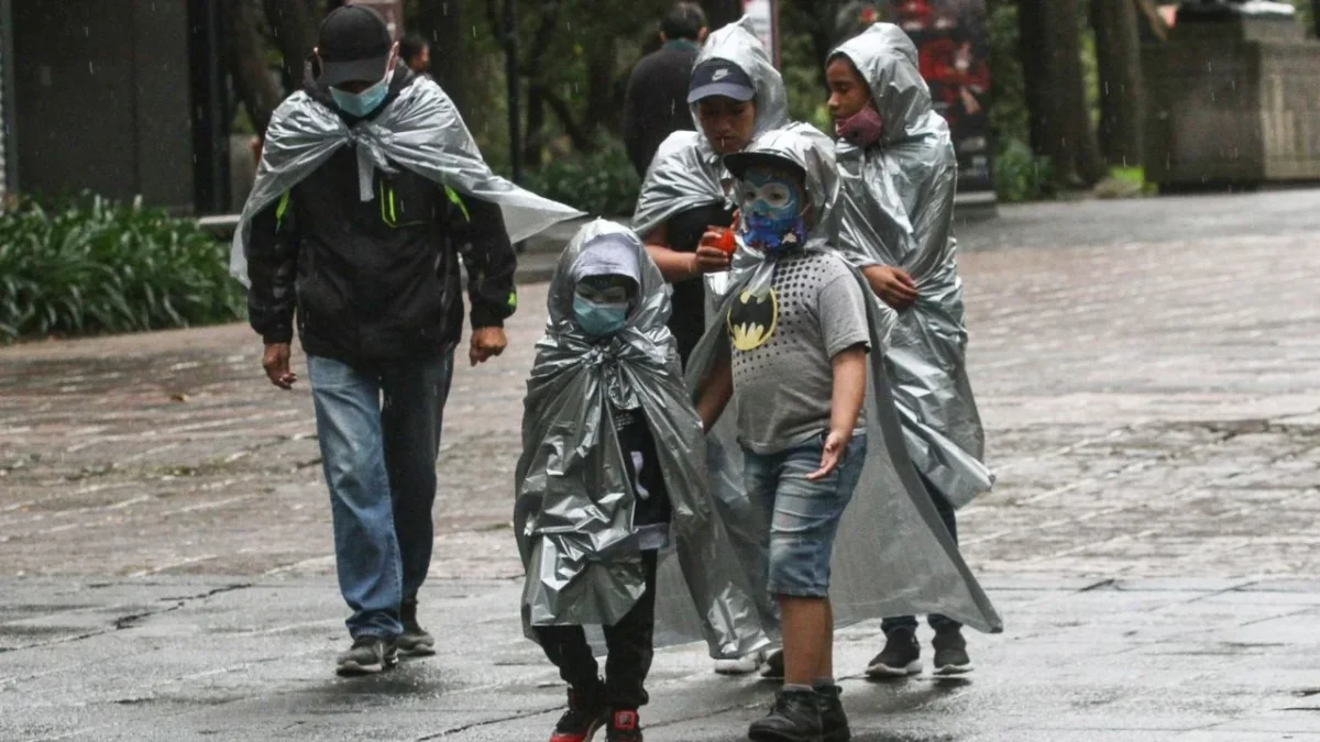 La SGIRPC alertó a diversas alcaldías de la CDMX para tomar precauciones con una doble Alerta Amarilla para las tarde y noche del sábado.