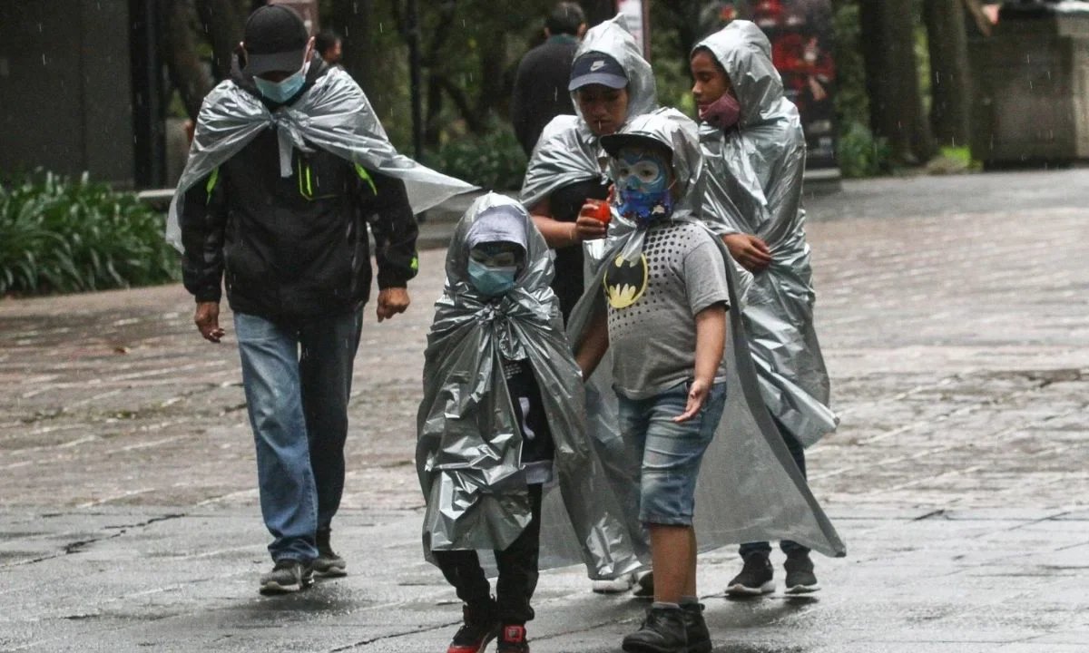 La SGIRPC alertó a diversas alcaldías de la CDMX para tomar precauciones con una doble Alerta Amarilla para las tarde y noche del sábado.