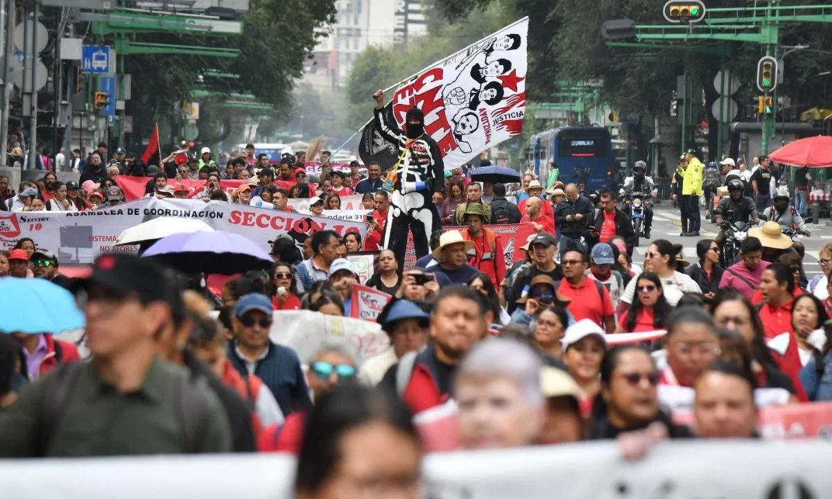 La Autoridad Educativa Federal en la Ciudad de México (AEFCM) reintegrará descuentos salariales a maestros de la CNTE que hicieron paro.