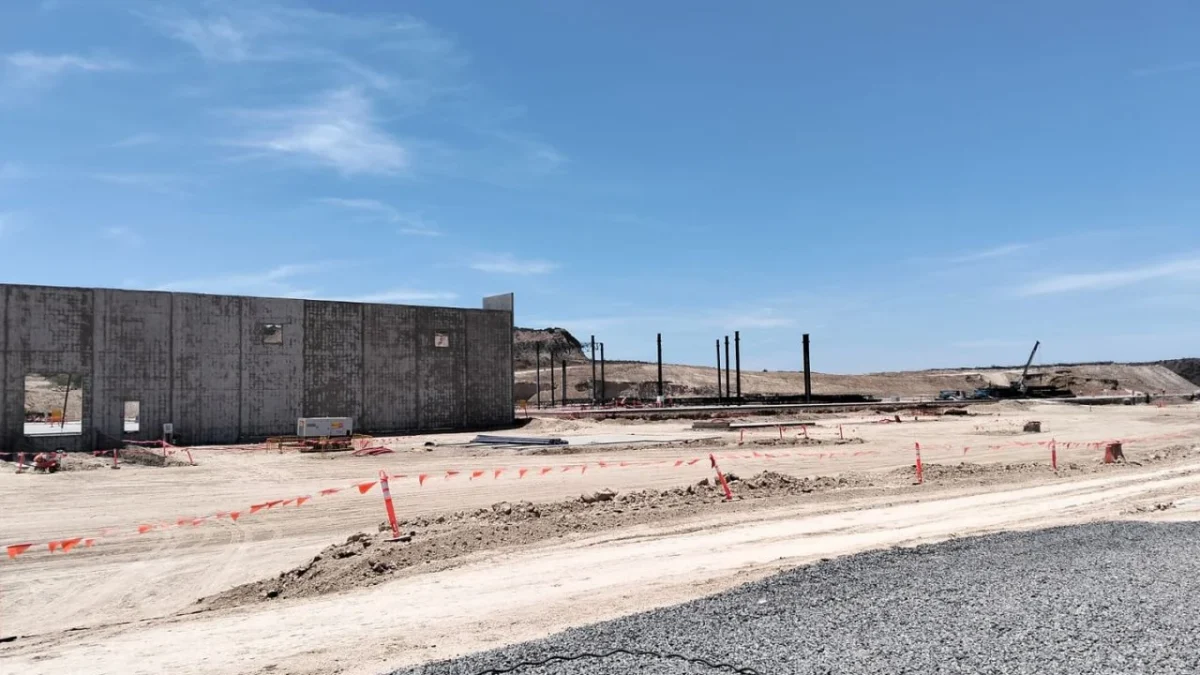 Finalmente con respecto al Infonavit refirió que ya se encuentran revisando terrenos donde  se van a construir las casas, “donde la meta sexenal es de 50 mil