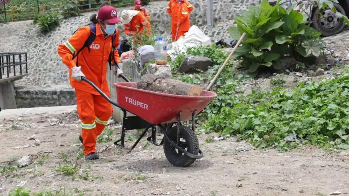Alcaldía Álvaro Obregón retira 1,911 toneladas de desechos de la presa Río Becerra