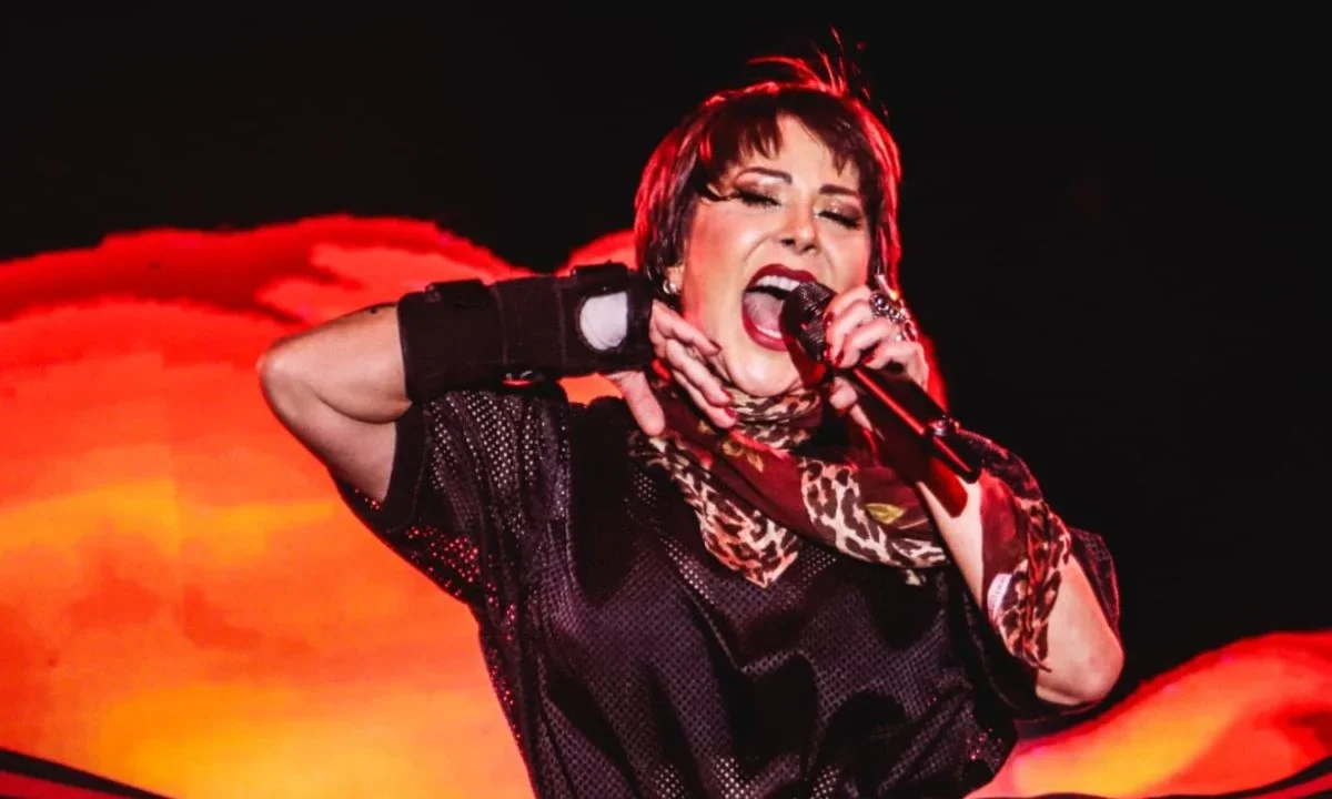 Alejandra Guzmán emitió un comunicado en sus redes, en el que explicó que pospone su gira hasta el 2026 pero volverá con nueva canción.