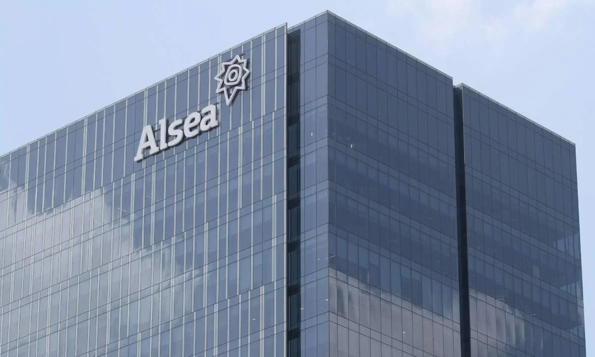 Alsea, operadora de marcas como Starbucks, Domino’s o Vips, reportó utilidades netas por mil 025 millones de pesos en el segundo trimestre del año.