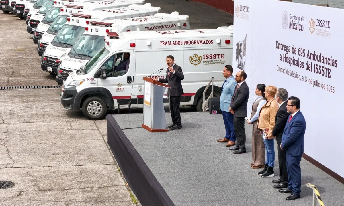 Con la renovación de ambulancias del ISSSTE, se renueva por completo el parque vehicular e incrementa 45% el número de unidades en servicio.
