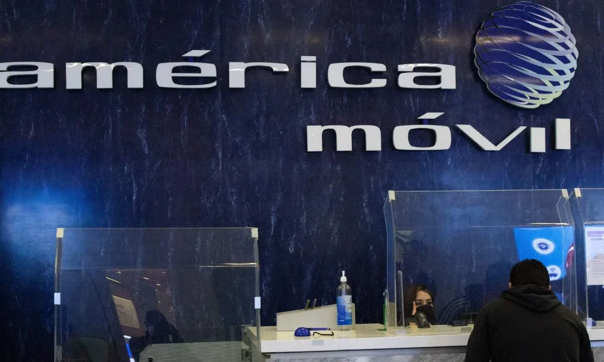 La firma de telecomunicaciones América Móvil reporta utilidades de operación por 47 mil millones de pesos.