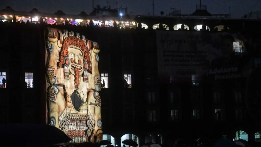 La iglesia católica pidió al gobierno capitalino evitar proyecciones del espectáculo en el Zócalo sobre la fachada de la Catedral.