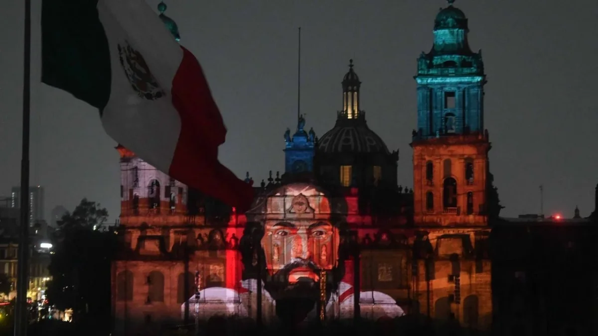 La iglesia católica pidió al gobierno capitalino evitar proyecciones del espectáculo en el Zócalo sobre la fachada de la Catedral.