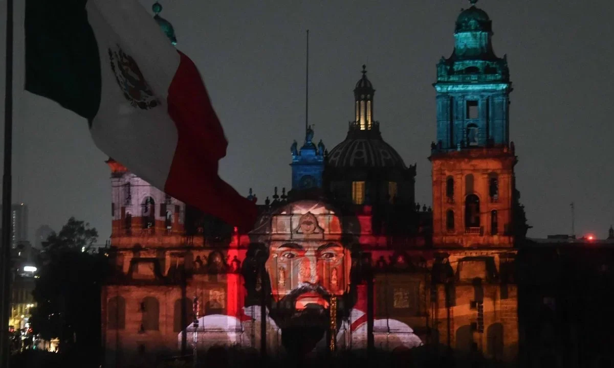 La Arquidiócesis Primada de México acusó que el espectáculo 'Memoria luminosa' en el Zócalo de CDMX, 'hiere profundamente la fe católica'.