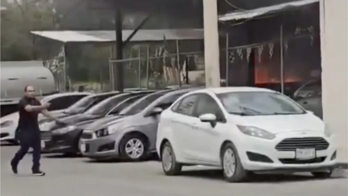 Un ataque armado en un lote de autos en la colonia Paseo de San Bernabé, en Monterrey, dejó al menos cuatro muertos y dos heridos.