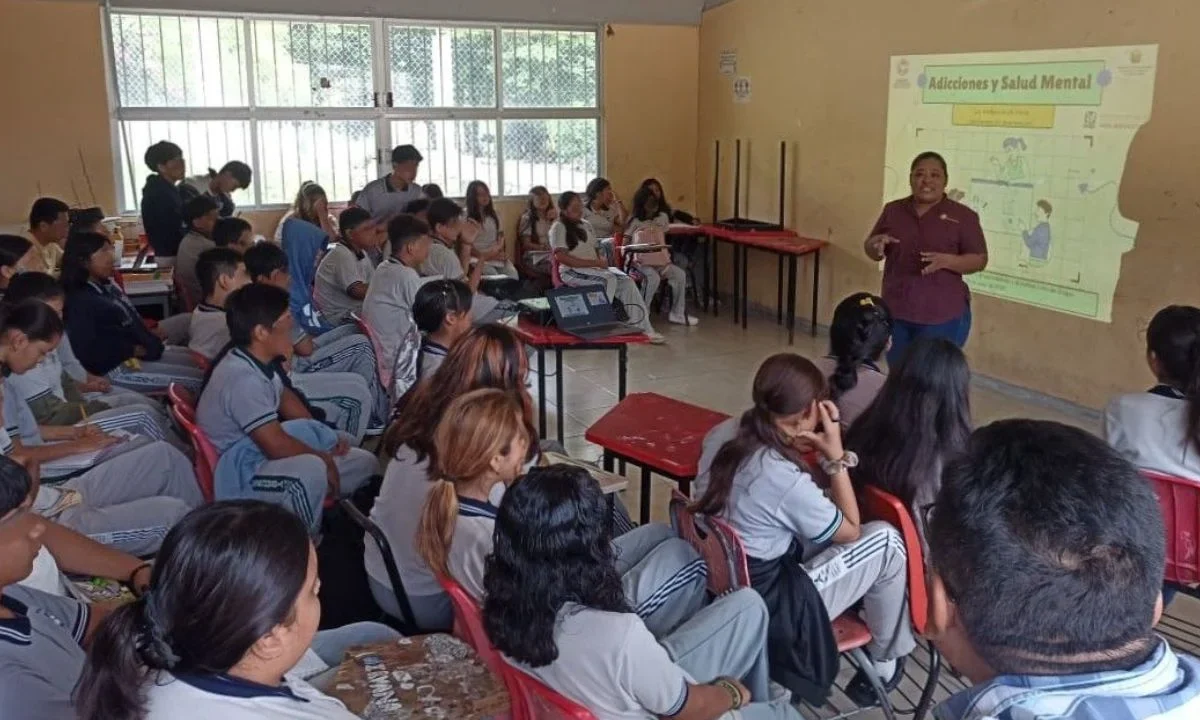 Personal del CECOSAMA visita telesecundarias para orientar a alumnos y maestros en detección de conducta suicida y adicciones en Candelaria.