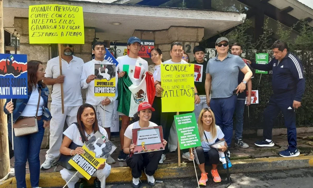 Sin ningún tipo de avance tras semanas de denuncias y pláticas con distintos organismos, varios de los atletas universitarios a quienes se les despojó su lugar para competir en la Universiada Mundial en Alemania la próxima semana, señalizaron una manifestación afuera de las oficinas del Consejo Nacional del Deporte de la Educación (Condde).