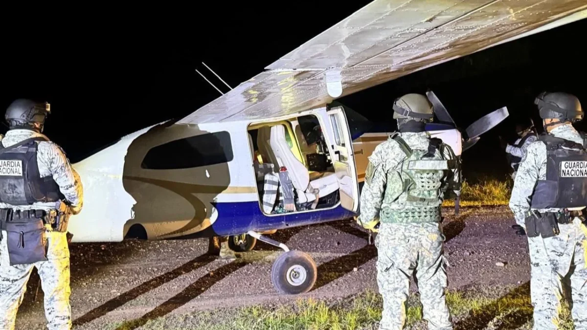 Avioneta asegurada en Colima, fue detectada en El Salvador: Harfuch a Bukele.