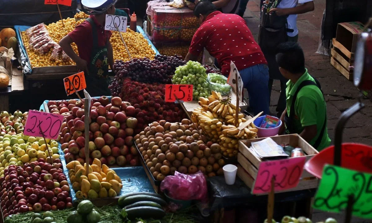 La inflación bajó a 3.55%, por primera vez en cinco mediciones, sorprendiendo al quedar por debajo del 4% fijado por Banxico.