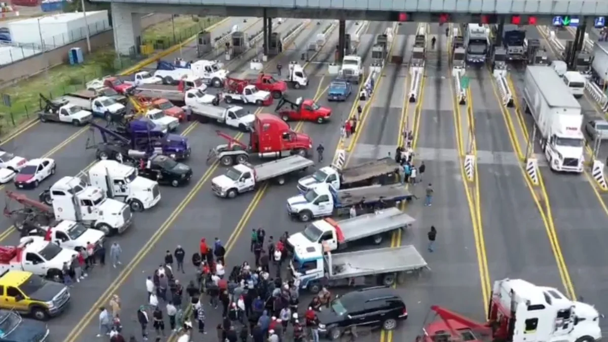 Los integrantes de ACME solicitaron que su compañero transportista sea localizado, mientras bloquean diversas autopistas hacia la CDMX.