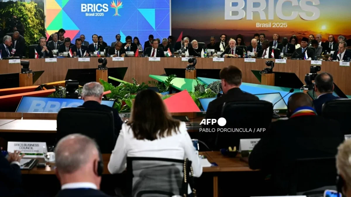 Líderes de los BRICS se reunieron en Río para abordar conflictos globales y tensiones comerciales durante su cumbre anual.