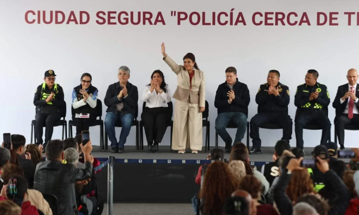 Dentro de una semana vamos a presentar ya el inicio de entrega de más de 3 mil patrullas nuevas para la CDMX: Clara Brugada.