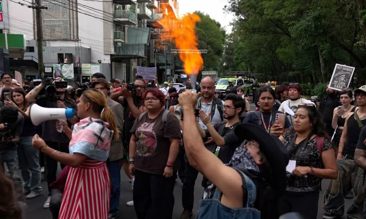 El Gobierno capitalino condenó los actos vandálicos ocurridos durante la protesta contra la gentrificación en la colonia Roma.