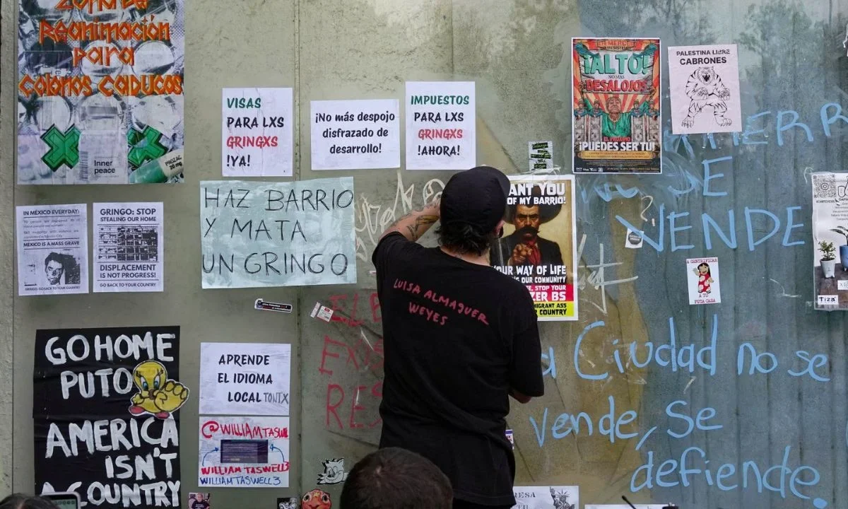 Clara Brugada condenó las expresiones y agresiones xenófobas que se suscitaron durante la marcha anti gentrificación en la CDMX.