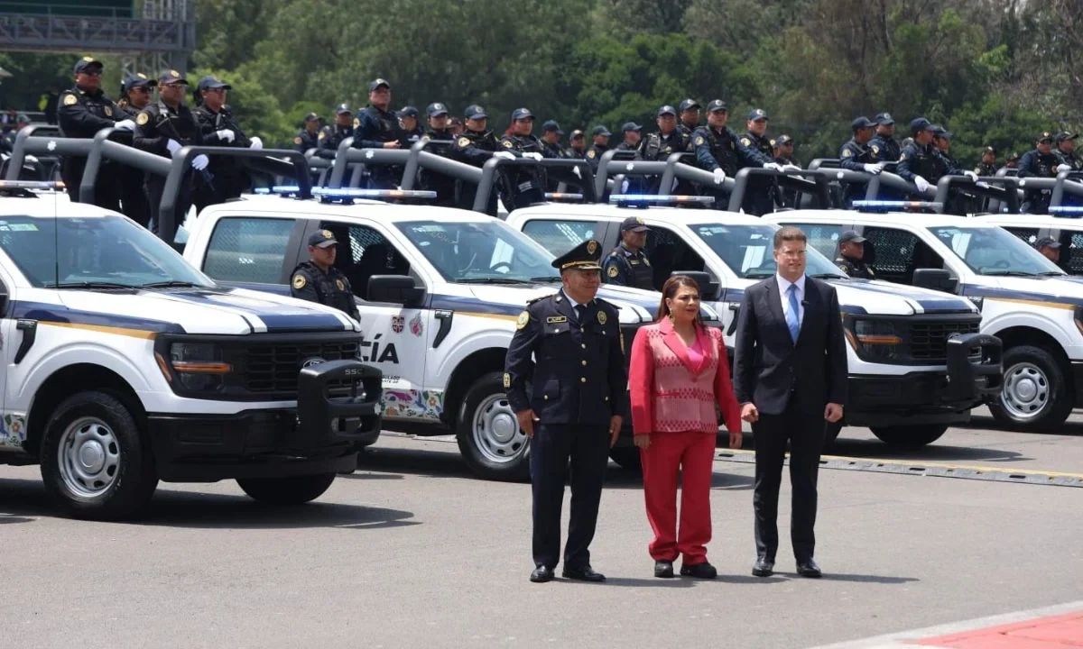 Brugada presenta 3 mil 500 nuevas patrullas para la CDMX.