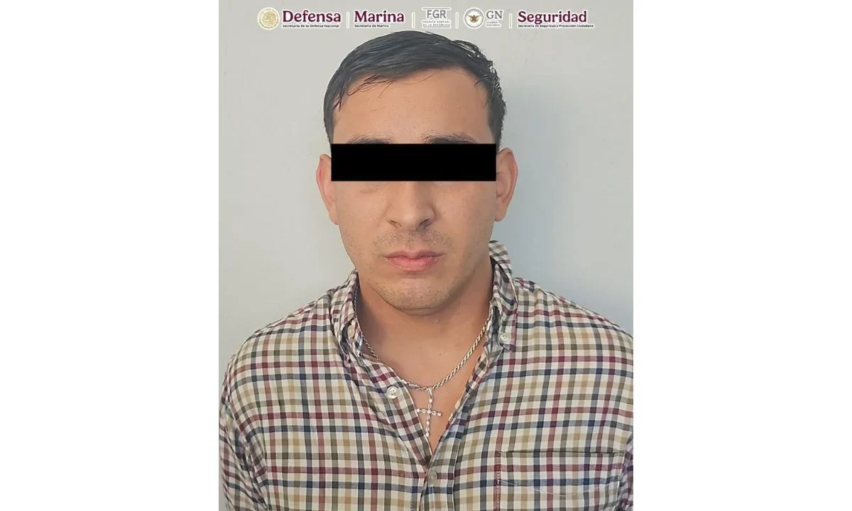 Marina detuvo al exalcalde y exsecretario de ayundamiento de Apulco, Zacatecas, por vínculos con el Cártel Jalisco Nueva Generación (CJNG).