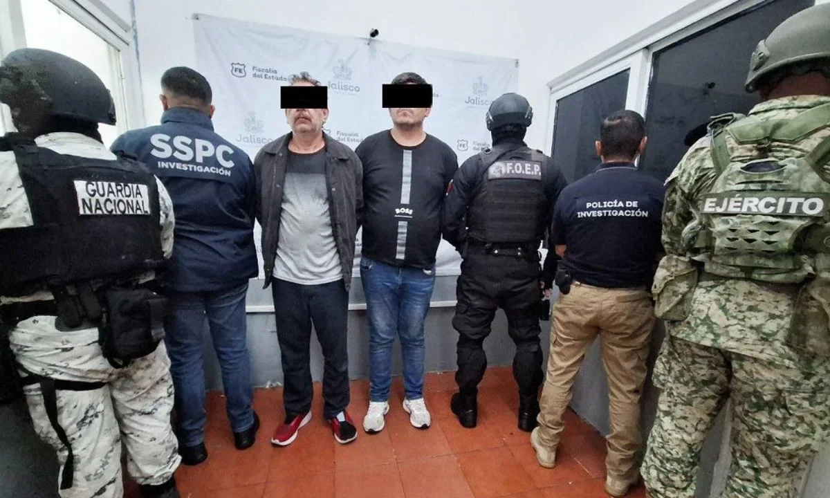 Capturan a 3 por multihomicidio en Jalisco, entre los detenidos está un familiar y un policía municipal de Zapopan.