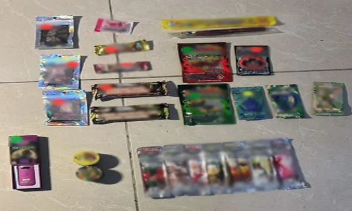 Detienen a 6 vendedores de "narco dulces" en la alcaldía Venustiano Carranza, CDMX.