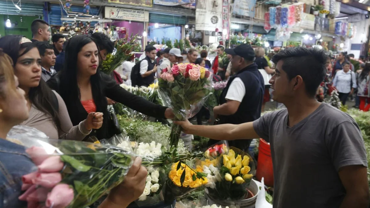 Agregó que el entorno laboral en EU y la inflación en México suman riesgos para la estabilidad de las remesas.