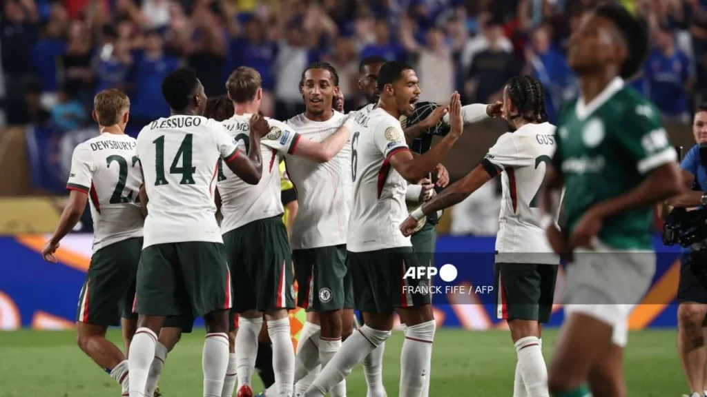 Con un autogol del arquero Weverton en los minutos finales, Chelsea clasificó a la semifinal del Mundial de Clubes al vencer 2-1 al Palmeiras, este viernes en Filadelfia.Los Blues, dirigidos por el i