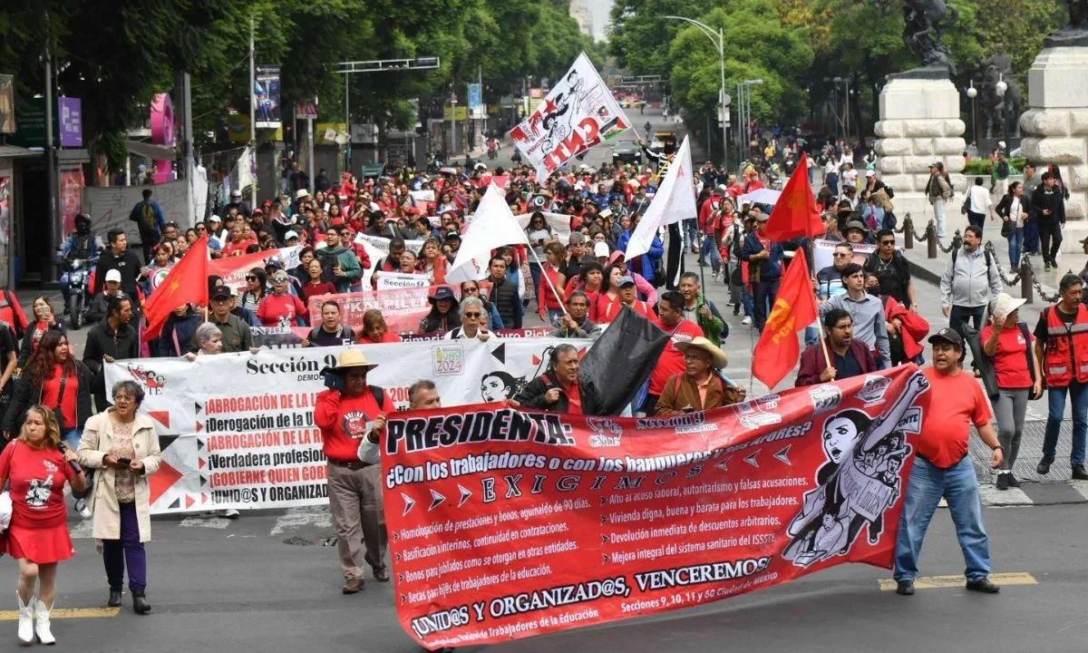 A casi dos meses desde que el pasado 15 de mayo comenzó el plantón y tras el cese de sus manifestaciones este jueves, maestros de la Coordinadora Nacional de Trabajadores de la Educación (CNTE) salieron a las calles de la Ciudad de México (CDMX) para realizar una protesta.