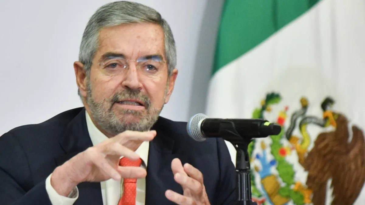 Con trámites digitales, la SRE atiende el “coyotaje” en consulados.
