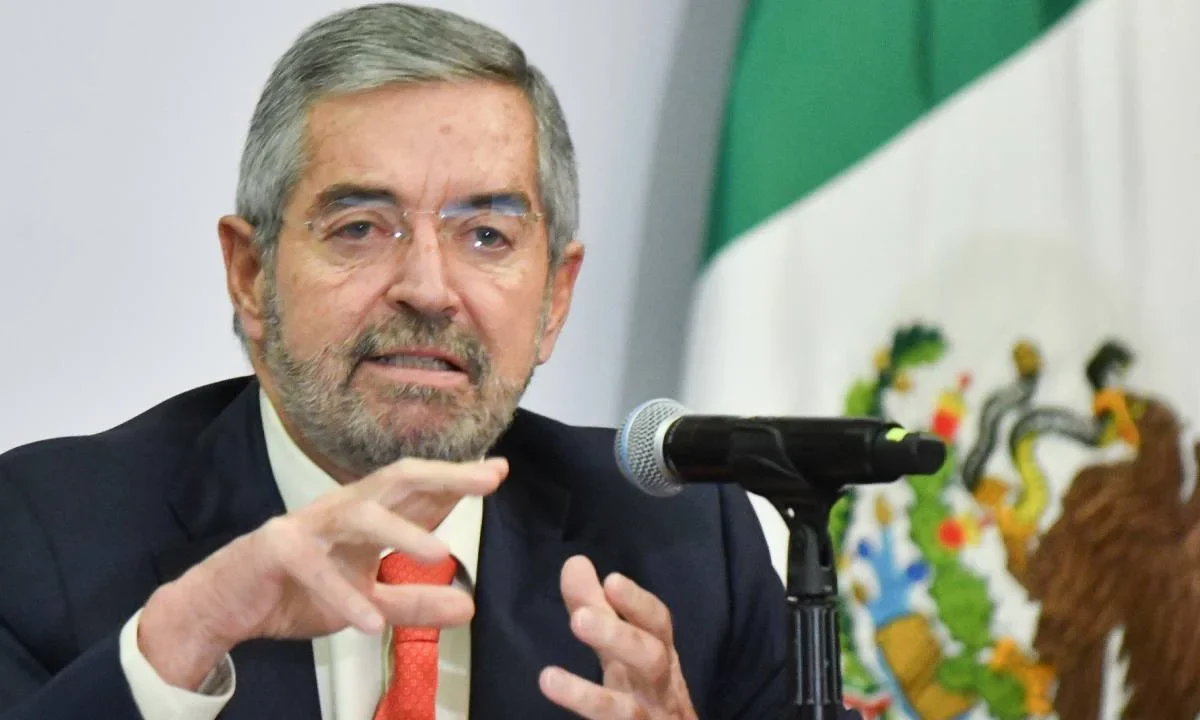 Con trámites digitales, la SRE atiende el “coyotaje” en consulados.