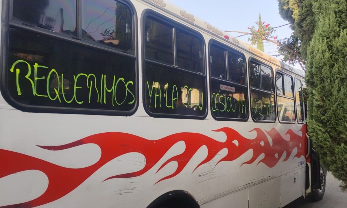 Tras la entrada en operaciones del trolebús Chalco-Santa Martha, integrantes del Trabajadores Unidos y Rutas del Distrito de Valle de Xico, exigieron a la Secretaría de Movilidad del Estado de México (Edomex), que cumpla con los compromisos para llegar a un acuerdo de cómo serán incluidos en este sistema de transporte masiva, a través de las “líneas alimentadoras”.