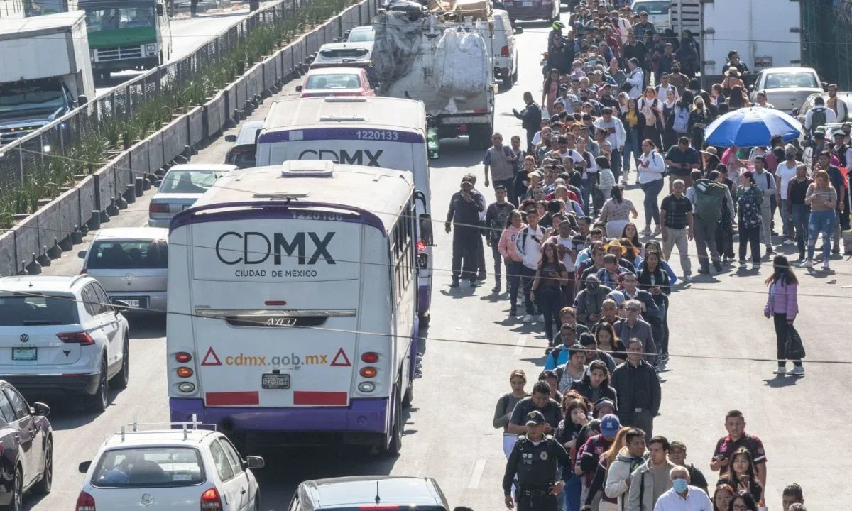 El Congreso capitalino pide sancionar abusos en cobro de transporte en la CDMX.