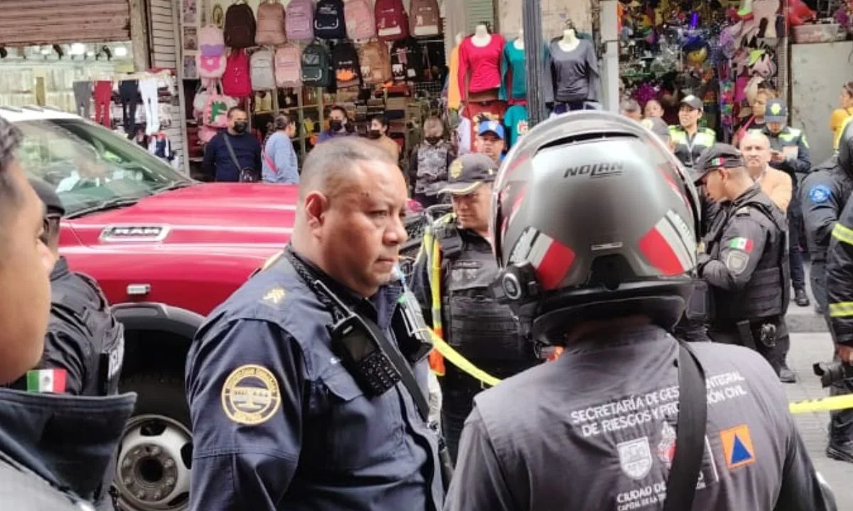 Autoridades evacuaron a al menos 30 personas para salvaguardar su integridad y acordonaron la zona del incendio en el Centro Histórico.