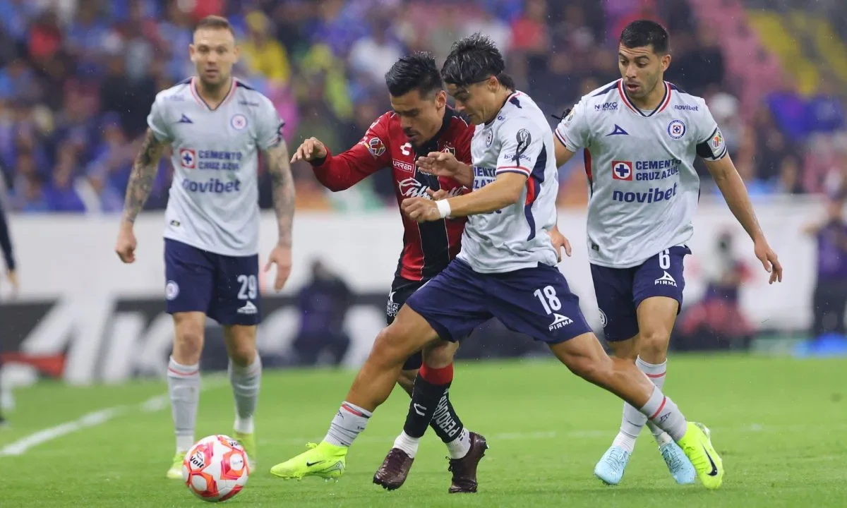 Con triplete de Ángel Sepulveda, Cruz Azul se salvó de irse con cero puntos de la jornada 2 del Apertura 2025 y logró empatar contra Atlas.