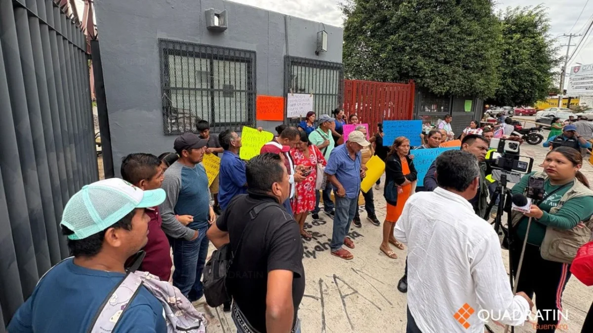 Damnificados del huracán “Erick” en Ometepec, en Guerrero, retuvieron a unos 400 Servidores de la Nación de la Secretaría del Bienestar.