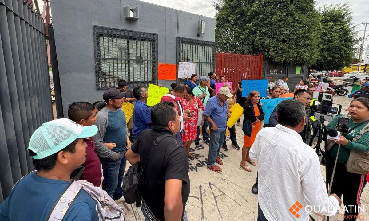 Damnificados del huracán “Erick” en Ometepec, en Guerrero, retuvieron a unos 400 Servidores de la Nación de la Secretaría del Bienestar.