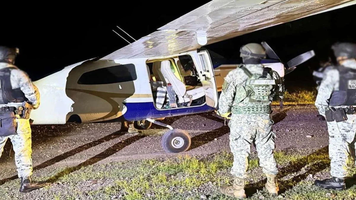 La Secretaría de la Defensa Nacional (Defensa) interceptó una avioneta que transportaba 427 kilos de cocaína.