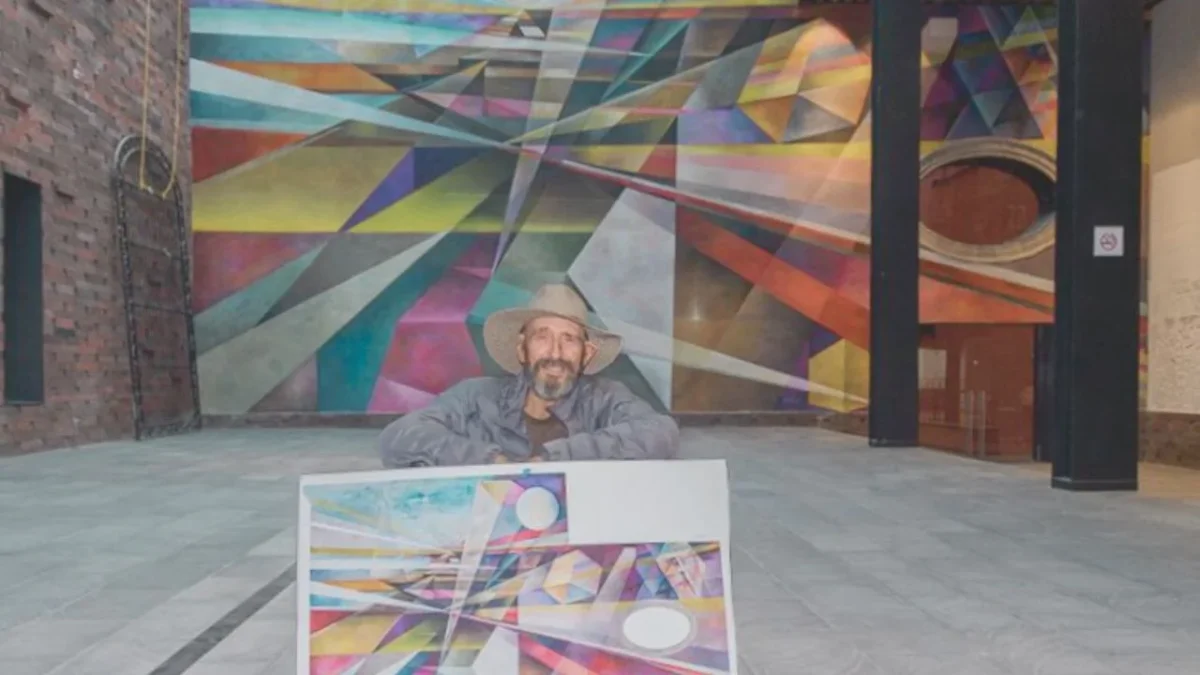 Arnaldo Coen, figura clave del arte contemporáneo mexicano, ha explorado la abstracción y el simbolismo en pintura, grabado, escenografía y performance.