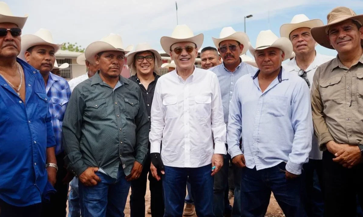 El gobernador Alfonso Durazo Montaño realizó un recorrido de supervisión por la planta potabilizadora y la red de distribución del Acueducto Yaqui.