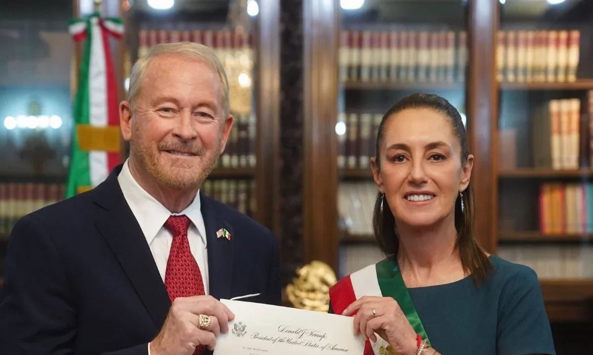 El Embajador de EU estuvo con Sheinbaum en Palacio Nacional junto a una comitiva de empresarios y se retiró antes de las 15:00 horas.