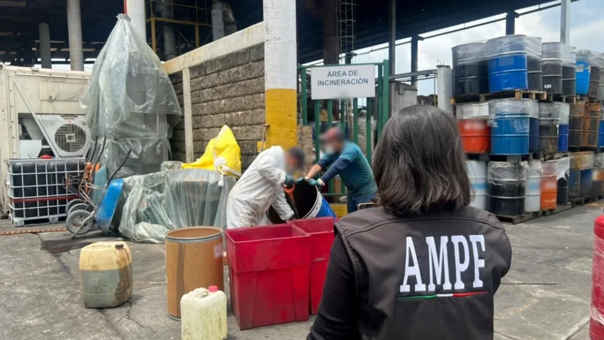 En el Estado de México, la Fiscalía General de la República (FGR) destruyó precursores químicos y metanfetamina asegurados por Fuerzas Federales en "narco laboratorios".