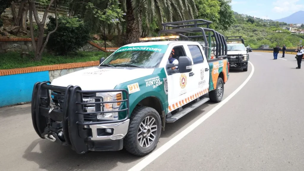 En Oaxaca, tres personas murieron y una desapareció al ser arrastrados por la corriente de un arroyo en el municipio de San Pedro Ixcatlán.